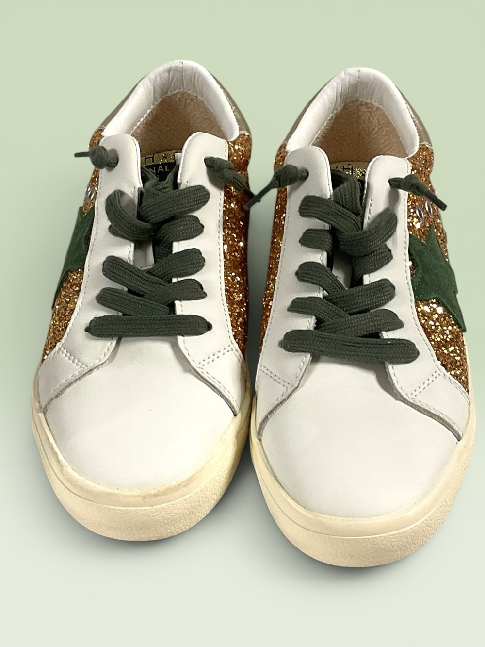 Vintage Havana Flair White & Gold Glitter Sneakers w/Green Star Accent Size 9-10
